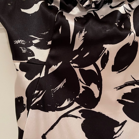 White House black market size 4 sexy black and white roses silk dress. - Picture 5 of 7